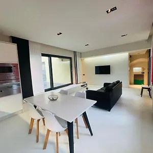 https://down-town-penthouse-with-private-parking.brusselshotelsbook.com